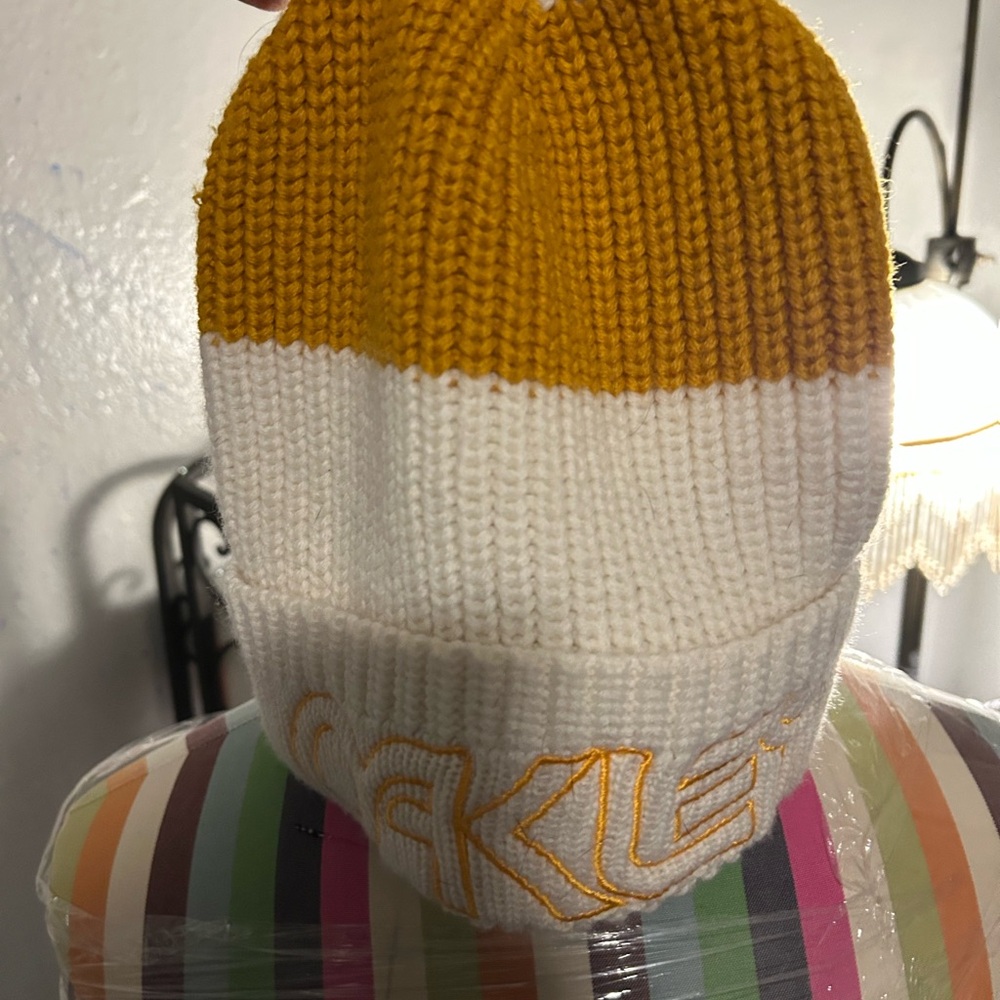 Snow hat - Picture 2 of 2